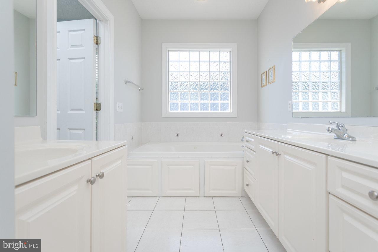 3225 BERRYFIELD DR, ROCKINGHAM, Virginia 22801, 5 Bedrooms Bedrooms, ,3 BathroomsBathrooms,Residential,For sale,3225 BERRYFIELD DR,VARO2002610 MLS # VARO2002610