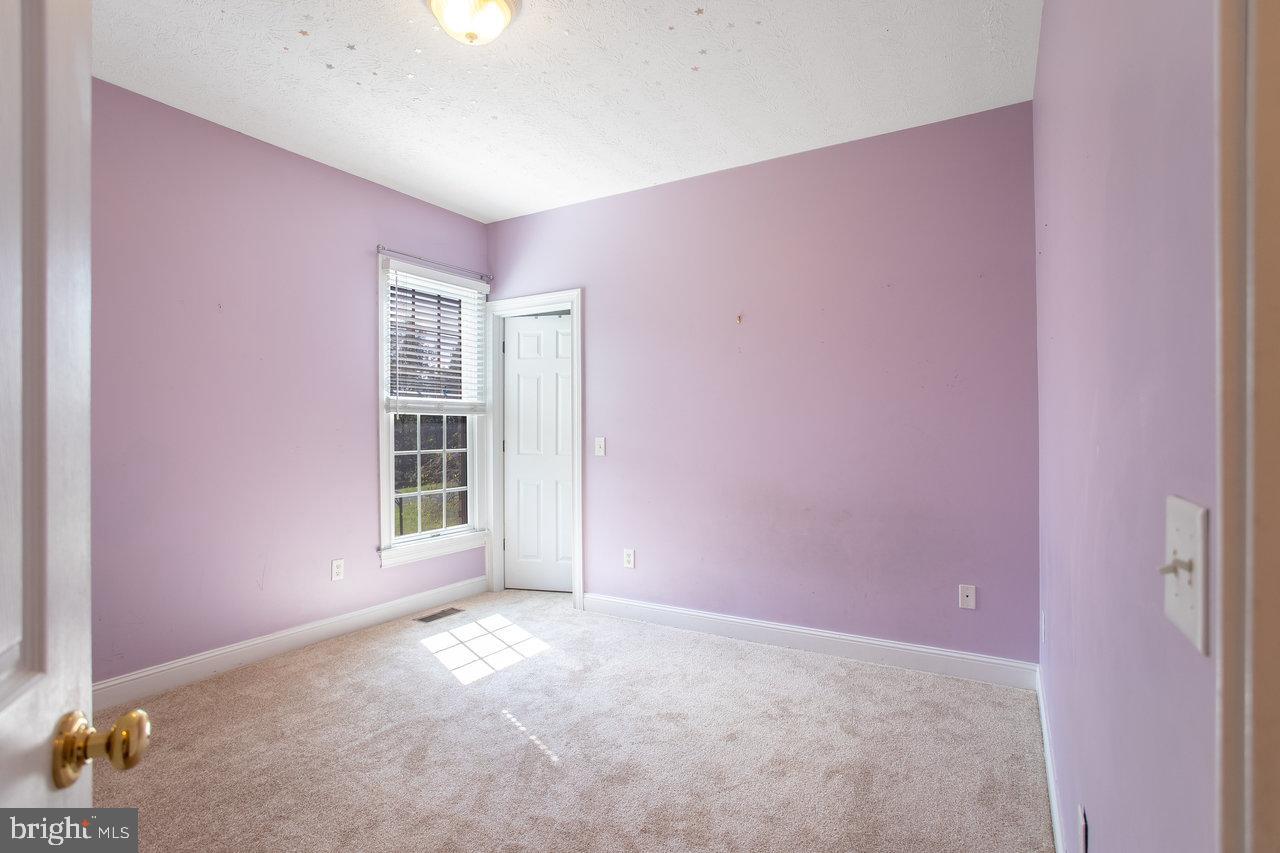 3225 BERRYFIELD DR, ROCKINGHAM, Virginia 22801, 5 Bedrooms Bedrooms, ,3 BathroomsBathrooms,Residential,For sale,3225 BERRYFIELD DR,VARO2002610 MLS # VARO2002610