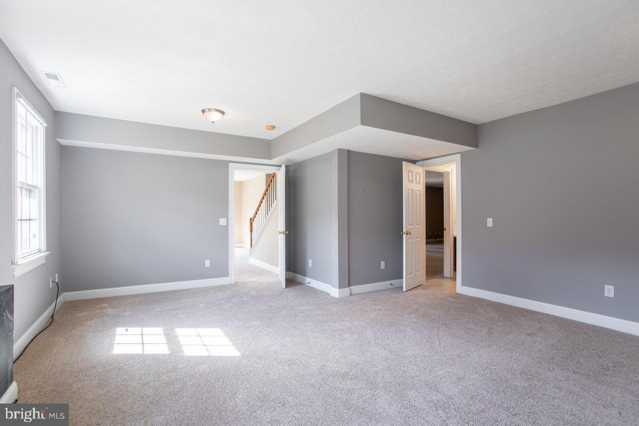 3225 BERRYFIELD DR, ROCKINGHAM, Virginia 22801, 5 Bedrooms Bedrooms, ,3 BathroomsBathrooms,Residential,For sale,3225 BERRYFIELD DR,VARO2002610 MLS # VARO2002610
