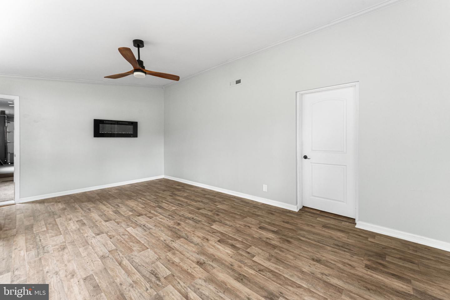 1678 WEEMS RD, WEEMS, Virginia 22576, 4 Bedrooms Bedrooms, 9 Rooms Rooms,2 BathroomsBathrooms,Residential,For sale,1678 WEEMS RD,VALV2000882 MLS # VALV2000882