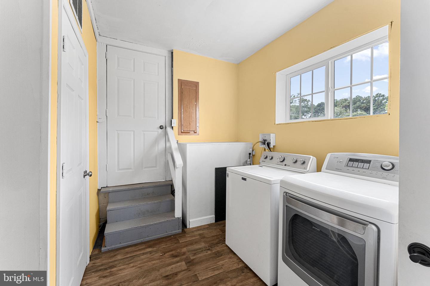 1678 WEEMS RD, WEEMS, Virginia 22576, 4 Bedrooms Bedrooms, 9 Rooms Rooms,2 BathroomsBathrooms,Residential,For sale,1678 WEEMS RD,VALV2000882 MLS # VALV2000882