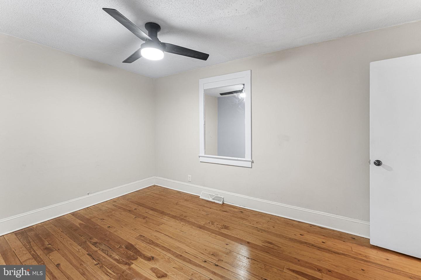 1678 WEEMS RD, WEEMS, Virginia 22576, 4 Bedrooms Bedrooms, 9 Rooms Rooms,2 BathroomsBathrooms,Residential,For sale,1678 WEEMS RD,VALV2000882 MLS # VALV2000882