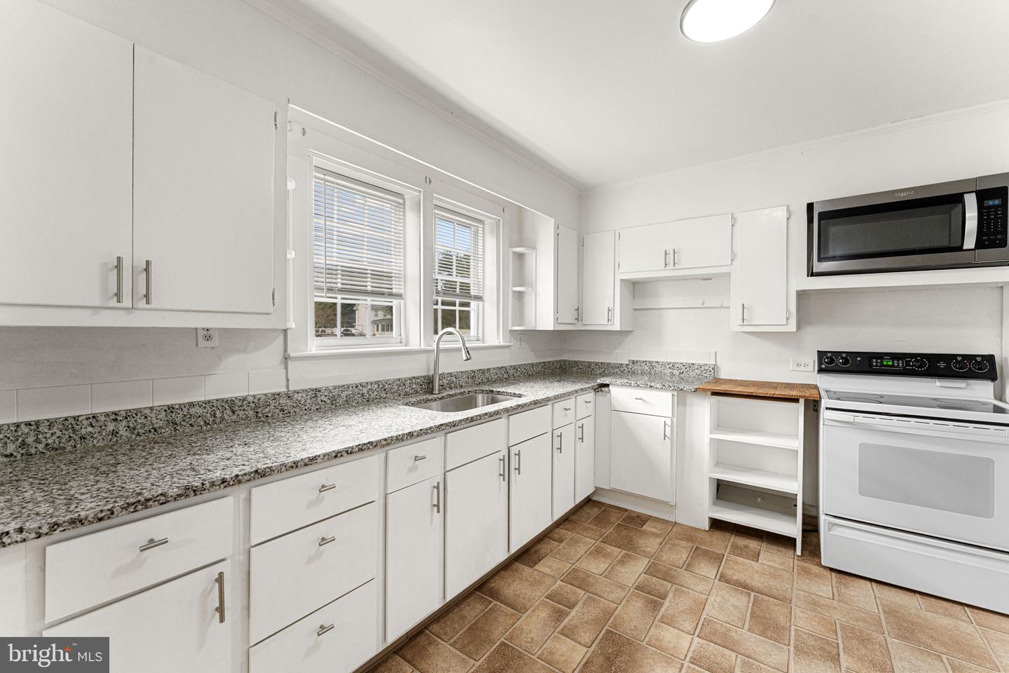 1678 WEEMS RD, WEEMS, Virginia 22576, 4 Bedrooms Bedrooms, 9 Rooms Rooms,2 BathroomsBathrooms,Residential,For sale,1678 WEEMS RD,VALV2000882 MLS # VALV2000882