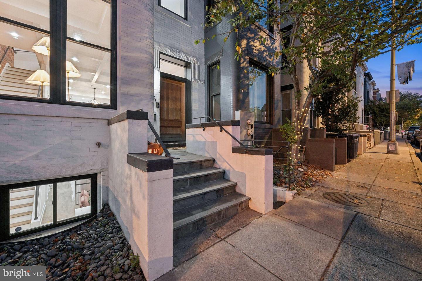 1828 NORTH CAPITOL ST NW, WASHINGTON, District Of Columbia 20002, 5 Bedrooms Bedrooms, 9 Rooms Rooms,3 BathroomsBathrooms,Residential,For sale,1828 NORTH CAPITOL ST NW,DCDC2225084 MLS # DCDC2225084