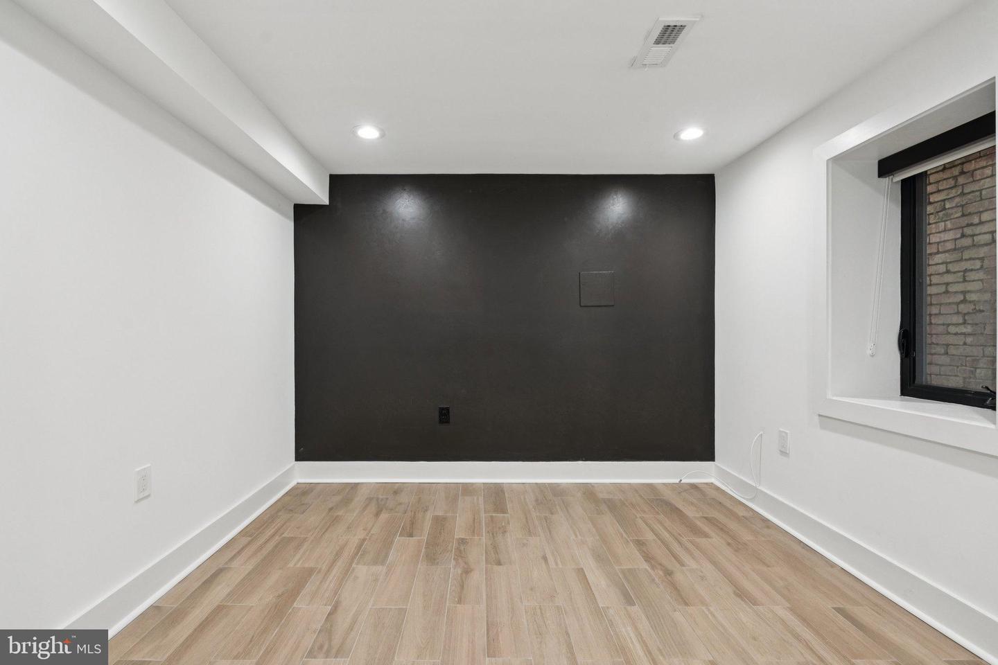 1828 NORTH CAPITOL ST NW, WASHINGTON, District Of Columbia 20002, 5 Bedrooms Bedrooms, 9 Rooms Rooms,3 BathroomsBathrooms,Residential,For sale,1828 NORTH CAPITOL ST NW,DCDC2225084 MLS # DCDC2225084
