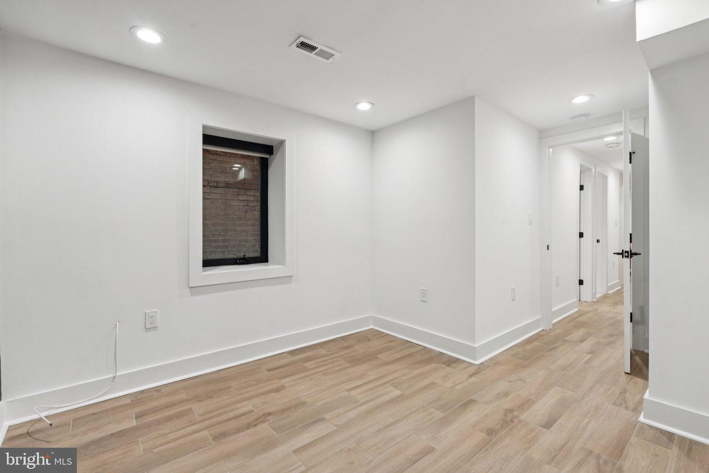 1828 NORTH CAPITOL ST NW, WASHINGTON, District Of Columbia 20002, 5 Bedrooms Bedrooms, 9 Rooms Rooms,3 BathroomsBathrooms,Residential,For sale,1828 NORTH CAPITOL ST NW,DCDC2225084 MLS # DCDC2225084