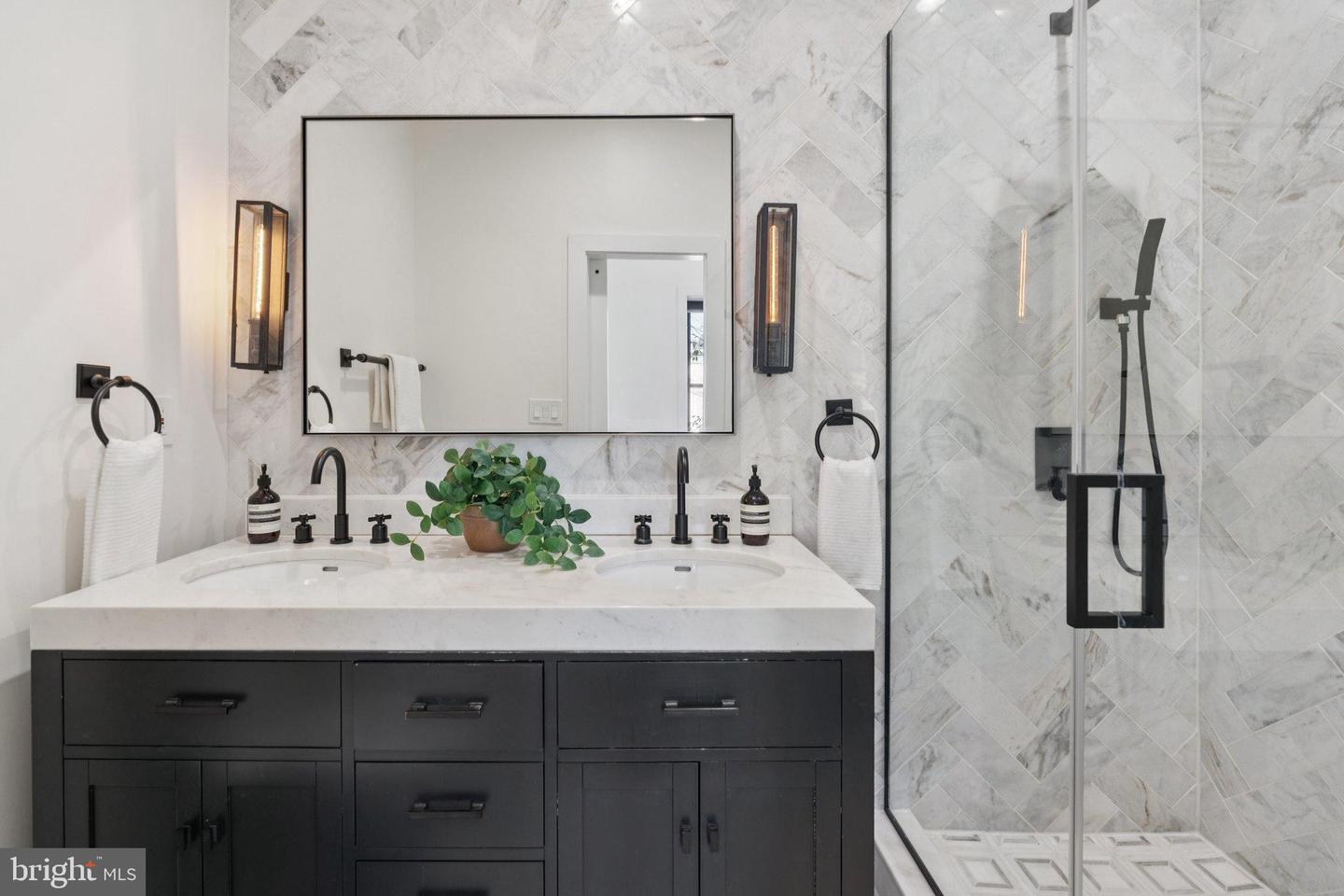 1828 NORTH CAPITOL ST NW, WASHINGTON, District Of Columbia 20002, 5 Bedrooms Bedrooms, 9 Rooms Rooms,3 BathroomsBathrooms,Residential,For sale,1828 NORTH CAPITOL ST NW,DCDC2225084 MLS # DCDC2225084