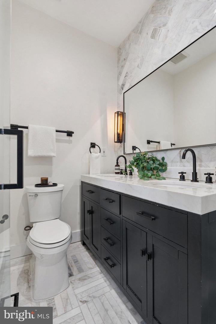 1828 NORTH CAPITOL ST NW, WASHINGTON, District Of Columbia 20002, 5 Bedrooms Bedrooms, 9 Rooms Rooms,3 BathroomsBathrooms,Residential,For sale,1828 NORTH CAPITOL ST NW,DCDC2225084 MLS # DCDC2225084