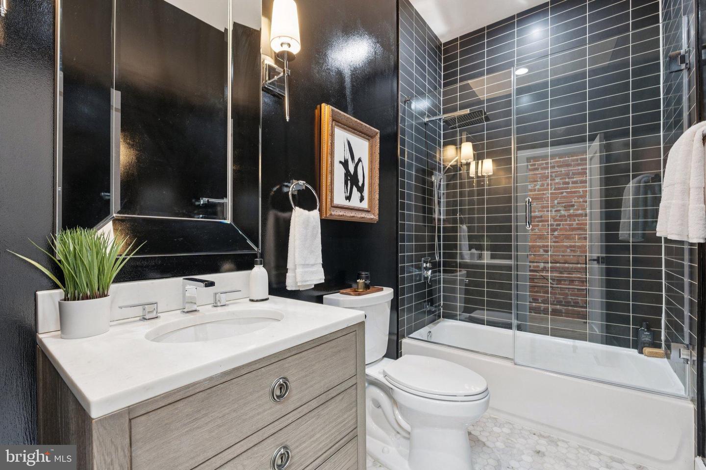 1828 NORTH CAPITOL ST NW, WASHINGTON, District Of Columbia 20002, 5 Bedrooms Bedrooms, 9 Rooms Rooms,3 BathroomsBathrooms,Residential,For sale,1828 NORTH CAPITOL ST NW,DCDC2225084 MLS # DCDC2225084