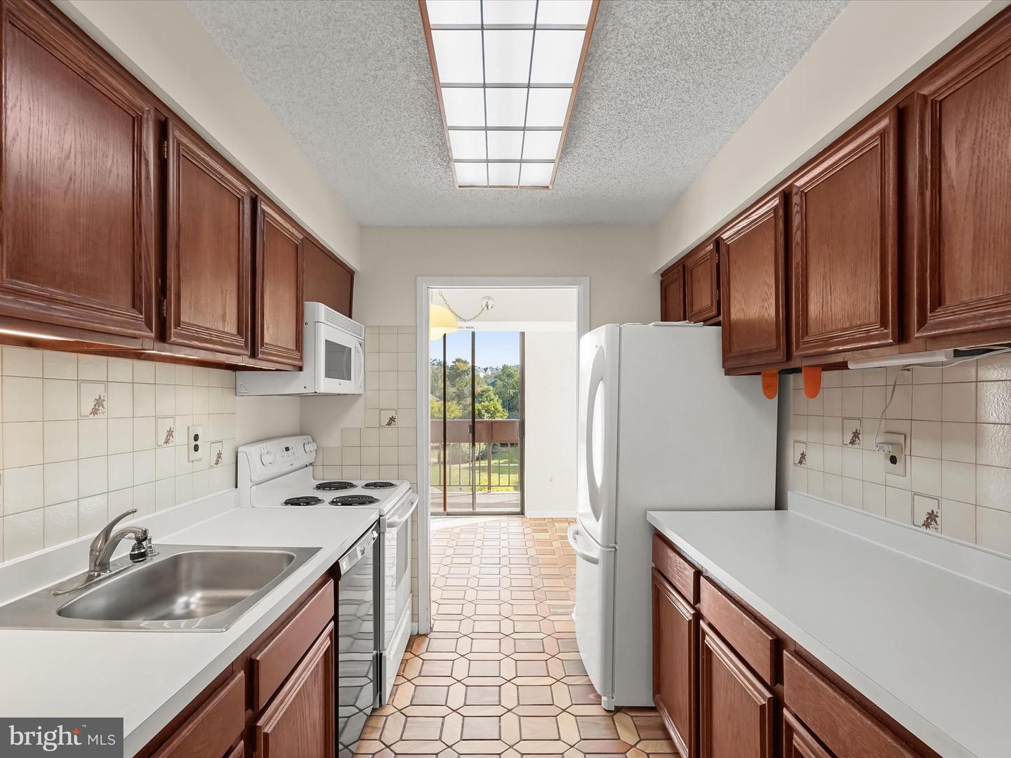 5300 HOLMES RUN PKWY #402, ALEXANDRIA, Virginia 22304, 2 Bedrooms Bedrooms, ,2 BathroomsBathrooms,Residential,For sale,5300 HOLMES RUN PKWY #402,VAAX2050616 MLS # VAAX2050616