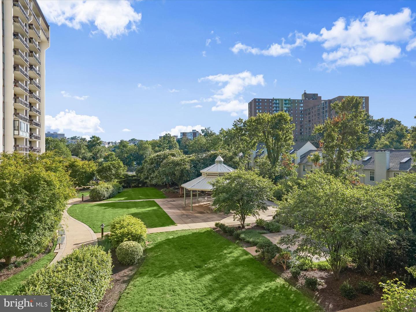 5300 HOLMES RUN PKWY #402, ALEXANDRIA, Virginia 22304, 2 Bedrooms Bedrooms, ,2 BathroomsBathrooms,Residential,For sale,5300 HOLMES RUN PKWY #402,VAAX2050616 MLS # VAAX2050616
