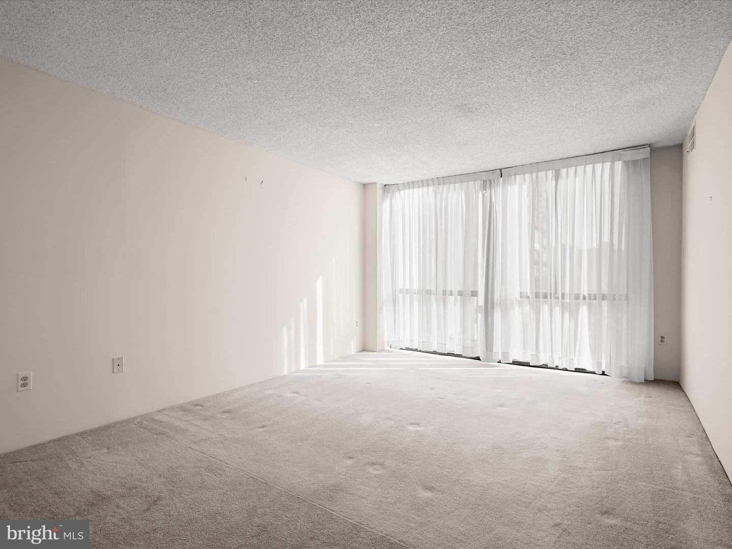 5300 HOLMES RUN PKWY #402, ALEXANDRIA, Virginia 22304, 2 Bedrooms Bedrooms, ,2 BathroomsBathrooms,Residential,For sale,5300 HOLMES RUN PKWY #402,VAAX2050616 MLS # VAAX2050616