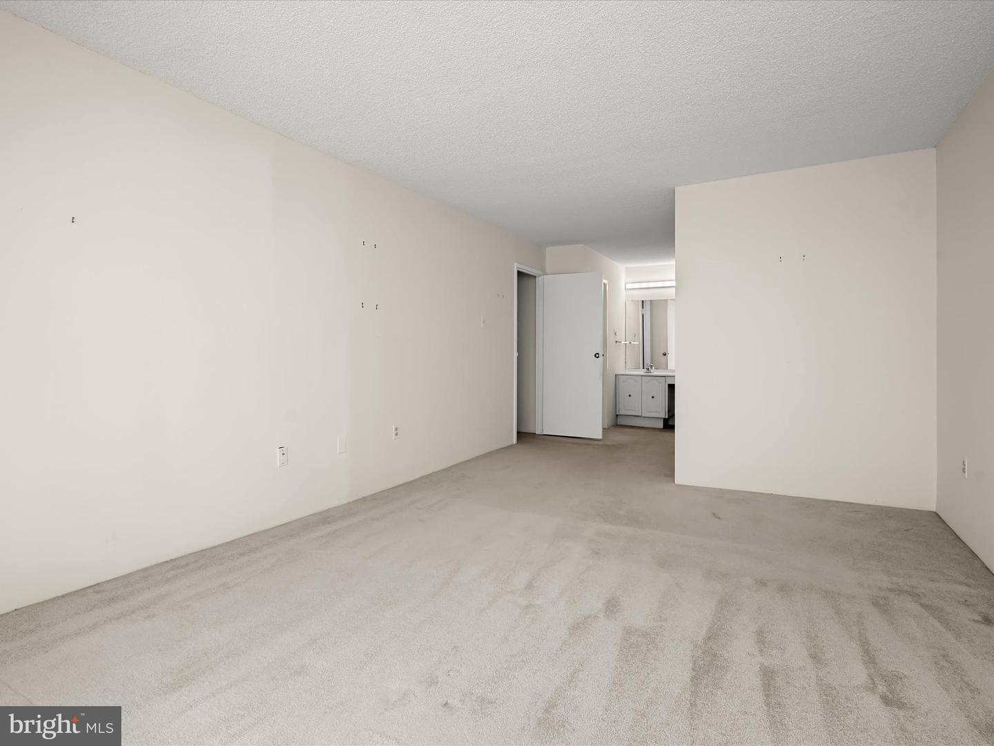 5300 HOLMES RUN PKWY #402, ALEXANDRIA, Virginia 22304, 2 Bedrooms Bedrooms, ,2 BathroomsBathrooms,Residential,For sale,5300 HOLMES RUN PKWY #402,VAAX2050616 MLS # VAAX2050616