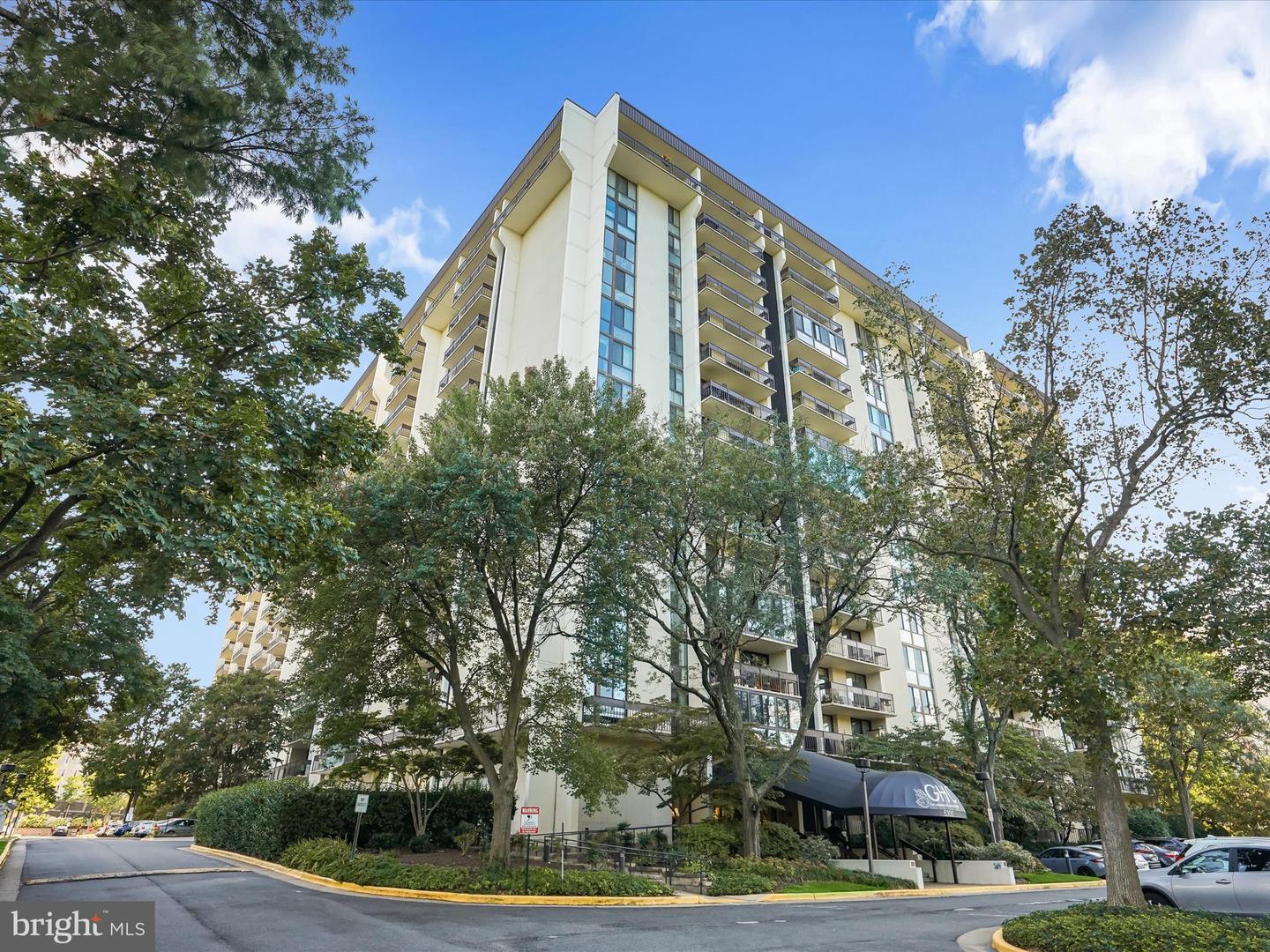 5300 HOLMES RUN PKWY #402, ALEXANDRIA, Virginia 22304, 2 Bedrooms Bedrooms, ,2 BathroomsBathrooms,Residential,For sale,5300 HOLMES RUN PKWY #402,VAAX2050616 MLS # VAAX2050616