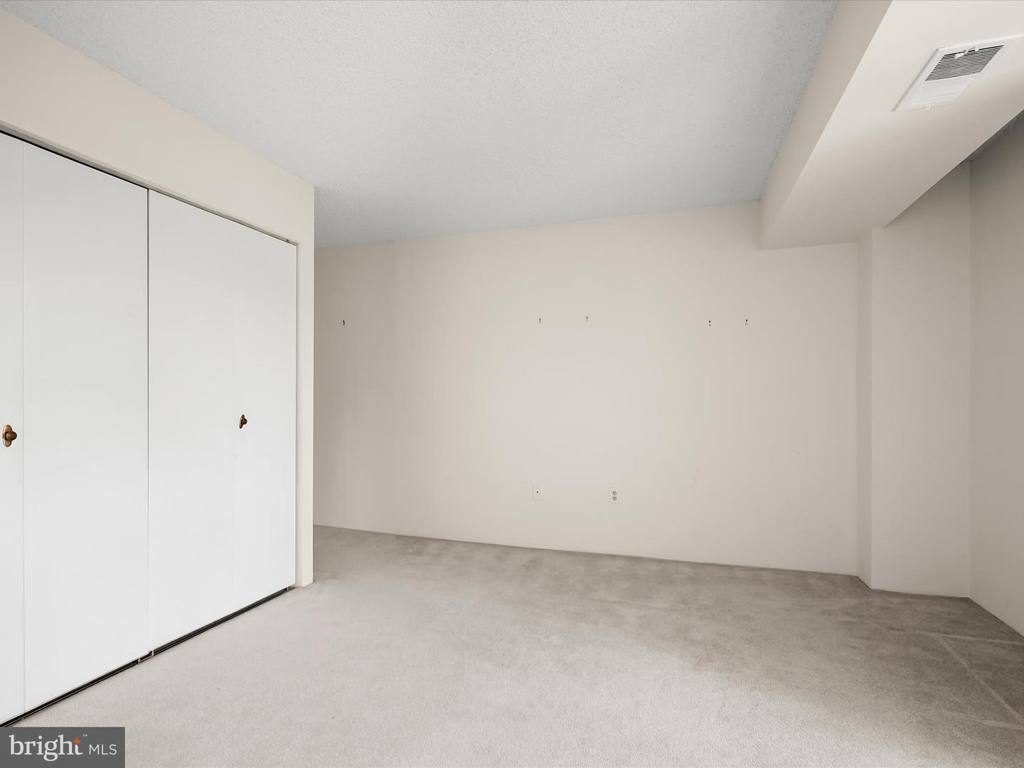 5300 HOLMES RUN PKWY #402, ALEXANDRIA, Virginia 22304, 2 Bedrooms Bedrooms, ,2 BathroomsBathrooms,Residential,For sale,5300 HOLMES RUN PKWY #402,VAAX2050616 MLS # VAAX2050616