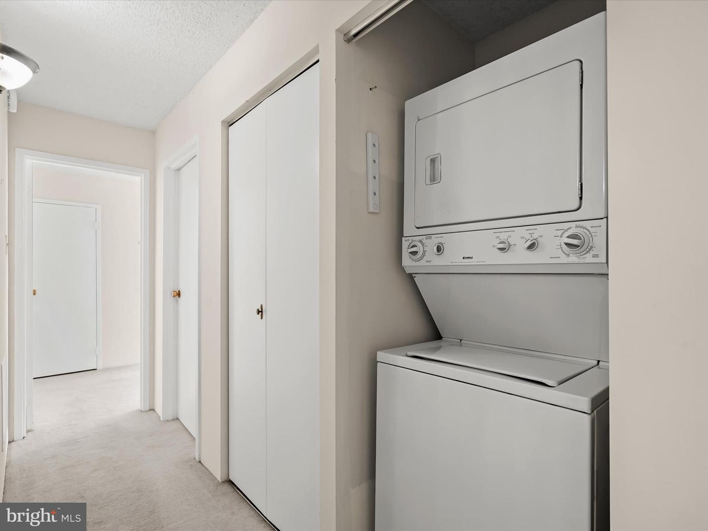 5300 HOLMES RUN PKWY #402, ALEXANDRIA, Virginia 22304, 2 Bedrooms Bedrooms, ,2 BathroomsBathrooms,Residential,For sale,5300 HOLMES RUN PKWY #402,VAAX2050616 MLS # VAAX2050616