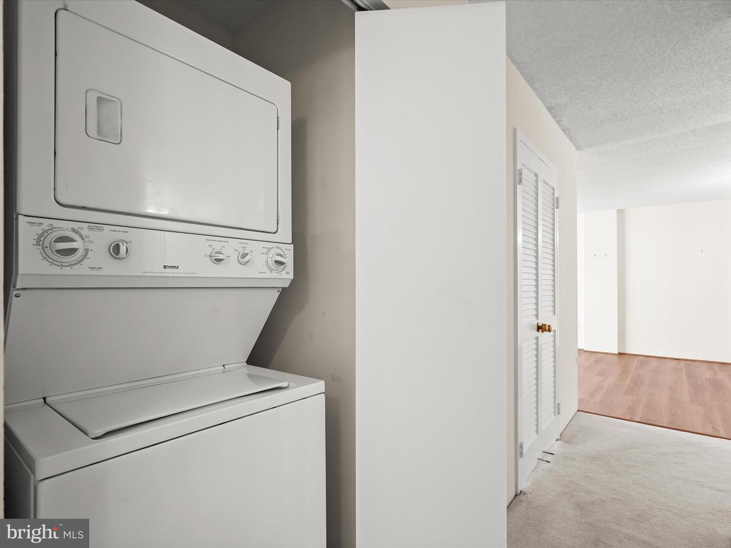 5300 HOLMES RUN PKWY #402, ALEXANDRIA, Virginia 22304, 2 Bedrooms Bedrooms, ,2 BathroomsBathrooms,Residential,For sale,5300 HOLMES RUN PKWY #402,VAAX2050616 MLS # VAAX2050616