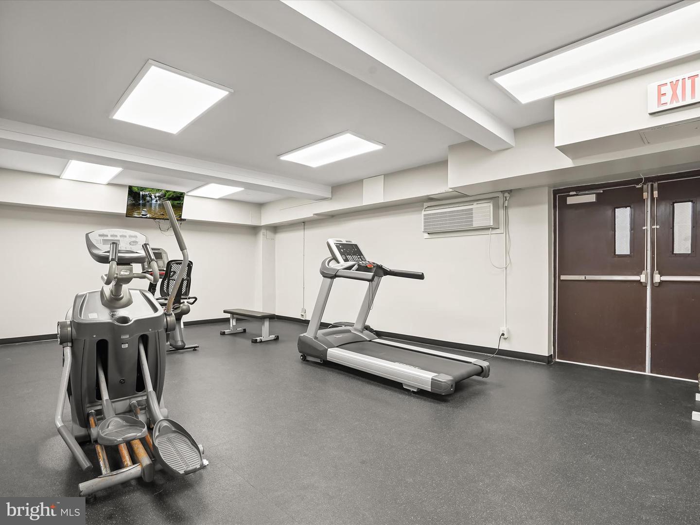 5300 HOLMES RUN PKWY #402, ALEXANDRIA, Virginia 22304, 2 Bedrooms Bedrooms, ,2 BathroomsBathrooms,Residential,For sale,5300 HOLMES RUN PKWY #402,VAAX2050616 MLS # VAAX2050616