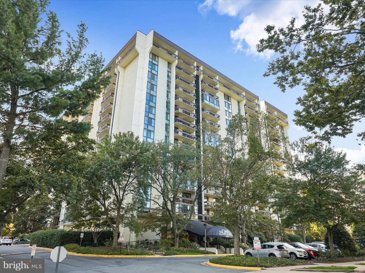5300 HOLMES RUN PKWY #402, ALEXANDRIA, Virginia 22304, 2 Bedrooms Bedrooms, ,2 BathroomsBathrooms,Residential,For sale,5300 HOLMES RUN PKWY #402,VAAX2050616 MLS # VAAX2050616