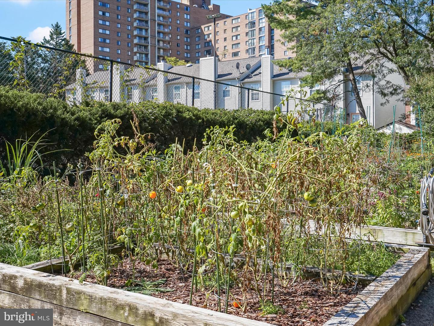 5300 HOLMES RUN PKWY #402, ALEXANDRIA, Virginia 22304, 2 Bedrooms Bedrooms, ,2 BathroomsBathrooms,Residential,For sale,5300 HOLMES RUN PKWY #402,VAAX2050616 MLS # VAAX2050616