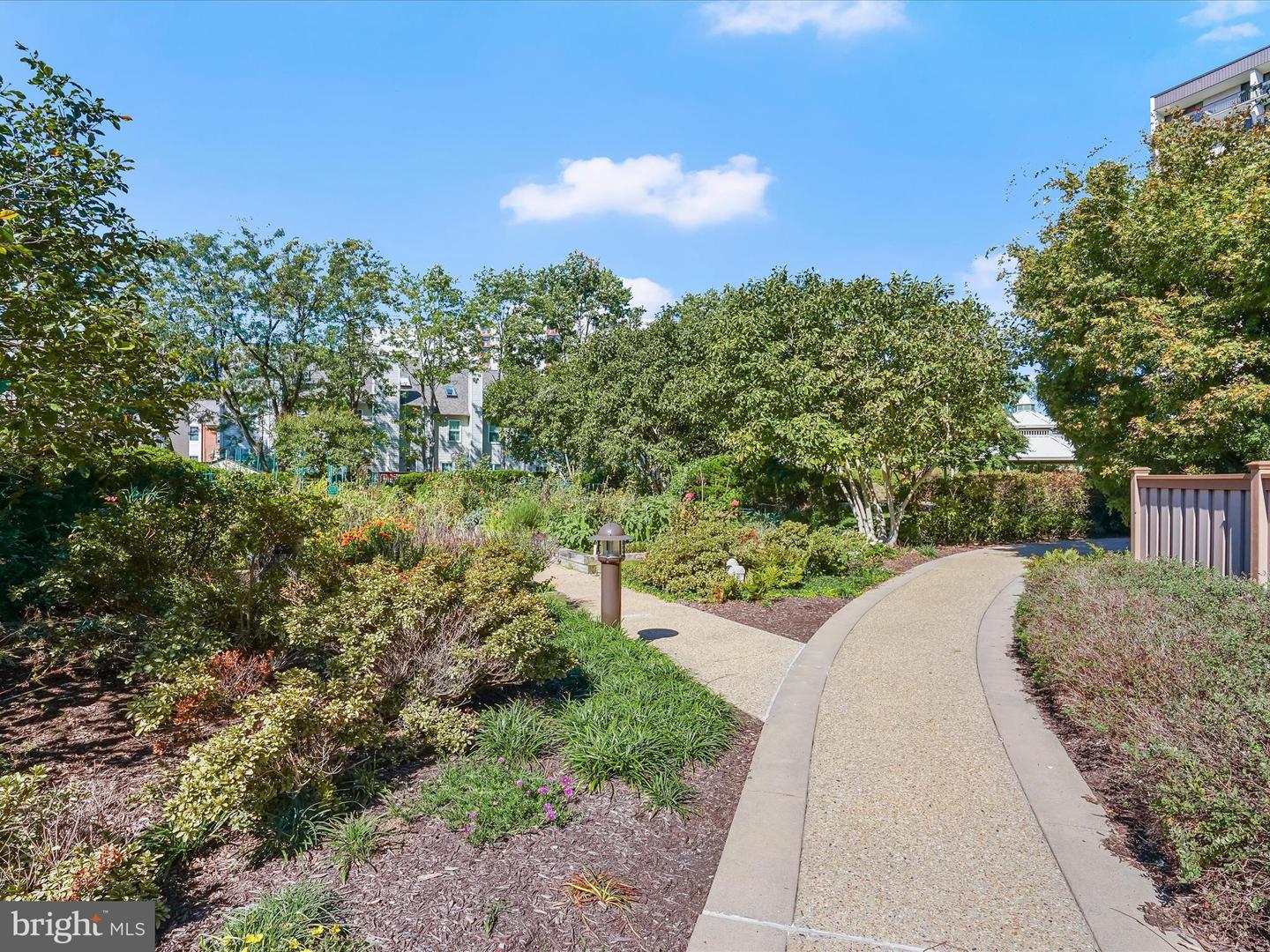 5300 HOLMES RUN PKWY #402, ALEXANDRIA, Virginia 22304, 2 Bedrooms Bedrooms, ,2 BathroomsBathrooms,Residential,For sale,5300 HOLMES RUN PKWY #402,VAAX2050616 MLS # VAAX2050616