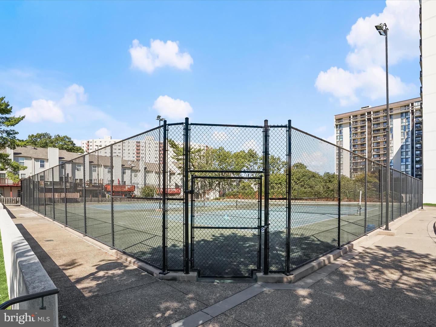 5300 HOLMES RUN PKWY #402, ALEXANDRIA, Virginia 22304, 2 Bedrooms Bedrooms, ,2 BathroomsBathrooms,Residential,For sale,5300 HOLMES RUN PKWY #402,VAAX2050616 MLS # VAAX2050616