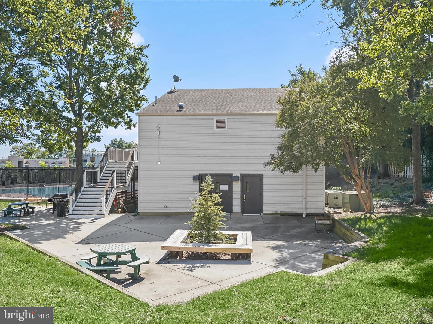 5300 HOLMES RUN PKWY #402, ALEXANDRIA, Virginia 22304, 2 Bedrooms Bedrooms, ,2 BathroomsBathrooms,Residential,For sale,5300 HOLMES RUN PKWY #402,VAAX2050616 MLS # VAAX2050616