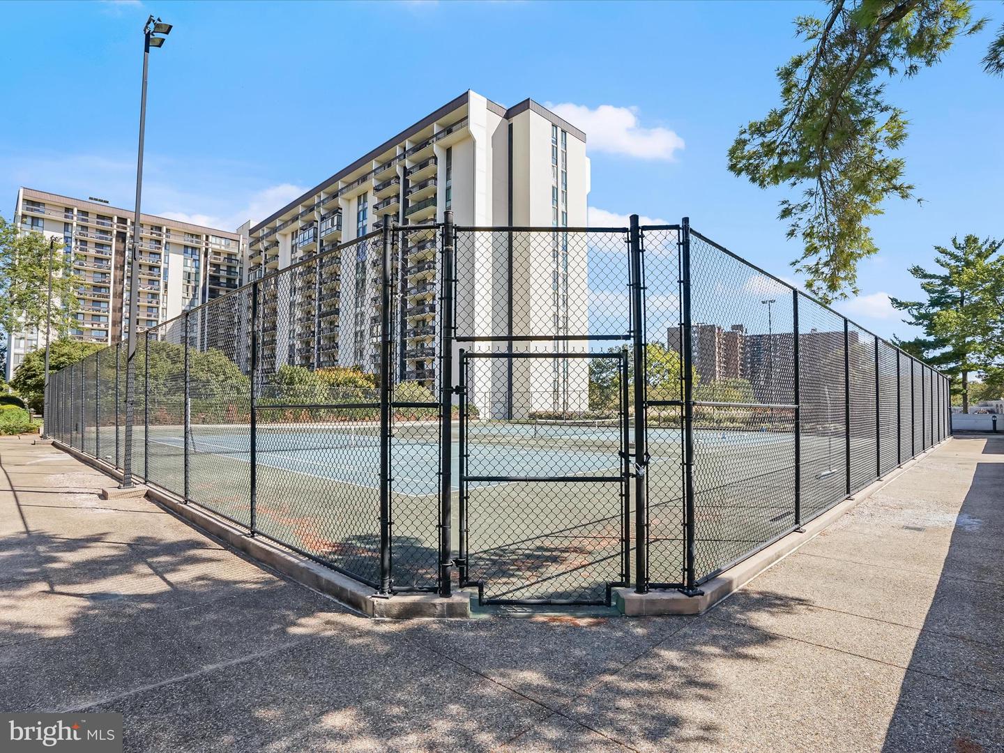 5300 HOLMES RUN PKWY #402, ALEXANDRIA, Virginia 22304, 2 Bedrooms Bedrooms, ,2 BathroomsBathrooms,Residential,For sale,5300 HOLMES RUN PKWY #402,VAAX2050616 MLS # VAAX2050616