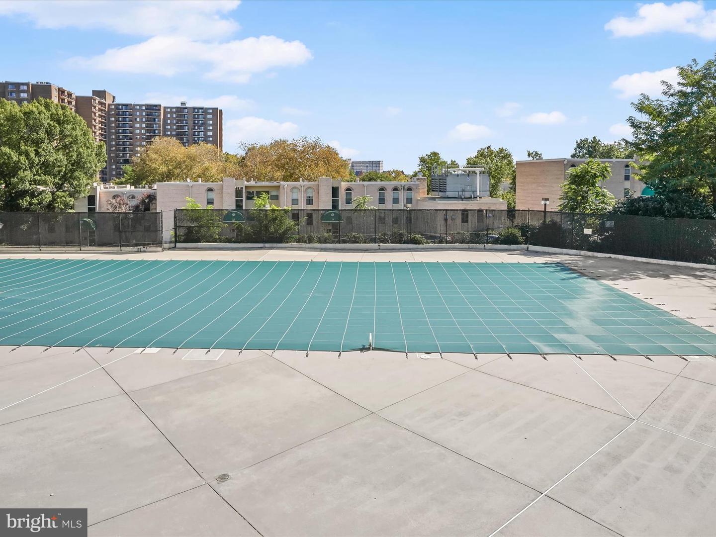 5300 HOLMES RUN PKWY #402, ALEXANDRIA, Virginia 22304, 2 Bedrooms Bedrooms, ,2 BathroomsBathrooms,Residential,For sale,5300 HOLMES RUN PKWY #402,VAAX2050616 MLS # VAAX2050616