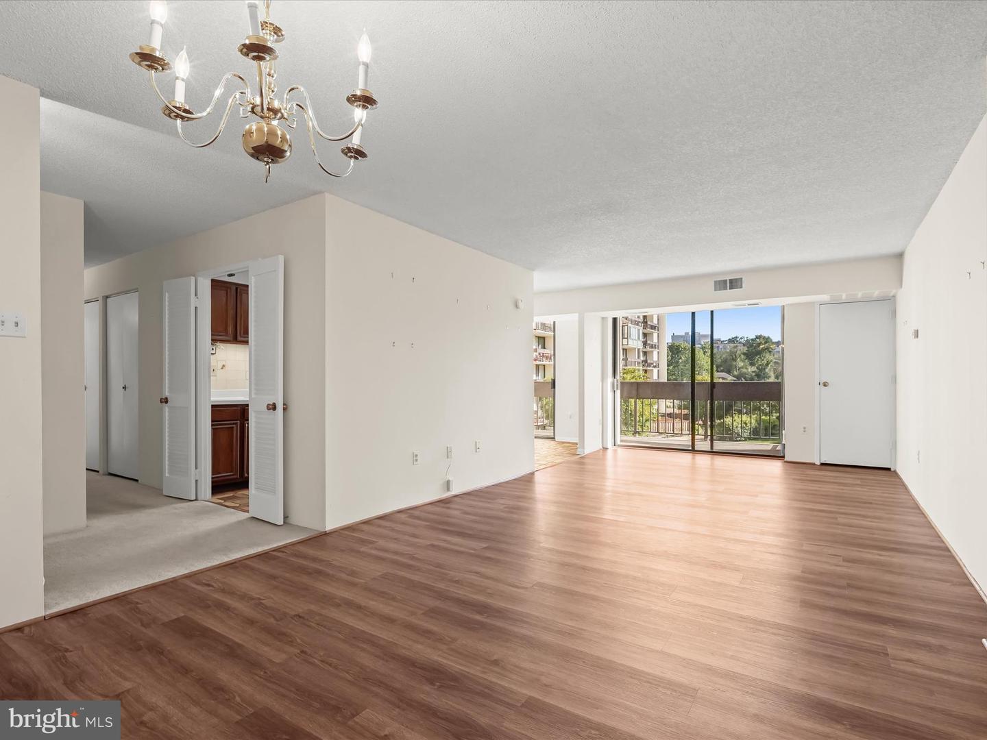 5300 HOLMES RUN PKWY #402, ALEXANDRIA, Virginia 22304, 2 Bedrooms Bedrooms, ,2 BathroomsBathrooms,Residential,For sale,5300 HOLMES RUN PKWY #402,VAAX2050616 MLS # VAAX2050616