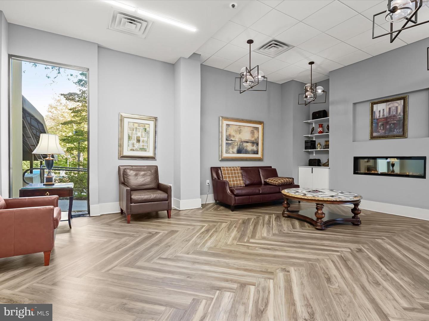 5300 HOLMES RUN PKWY #402, ALEXANDRIA, Virginia 22304, 2 Bedrooms Bedrooms, ,2 BathroomsBathrooms,Residential,For sale,5300 HOLMES RUN PKWY #402,VAAX2050616 MLS # VAAX2050616