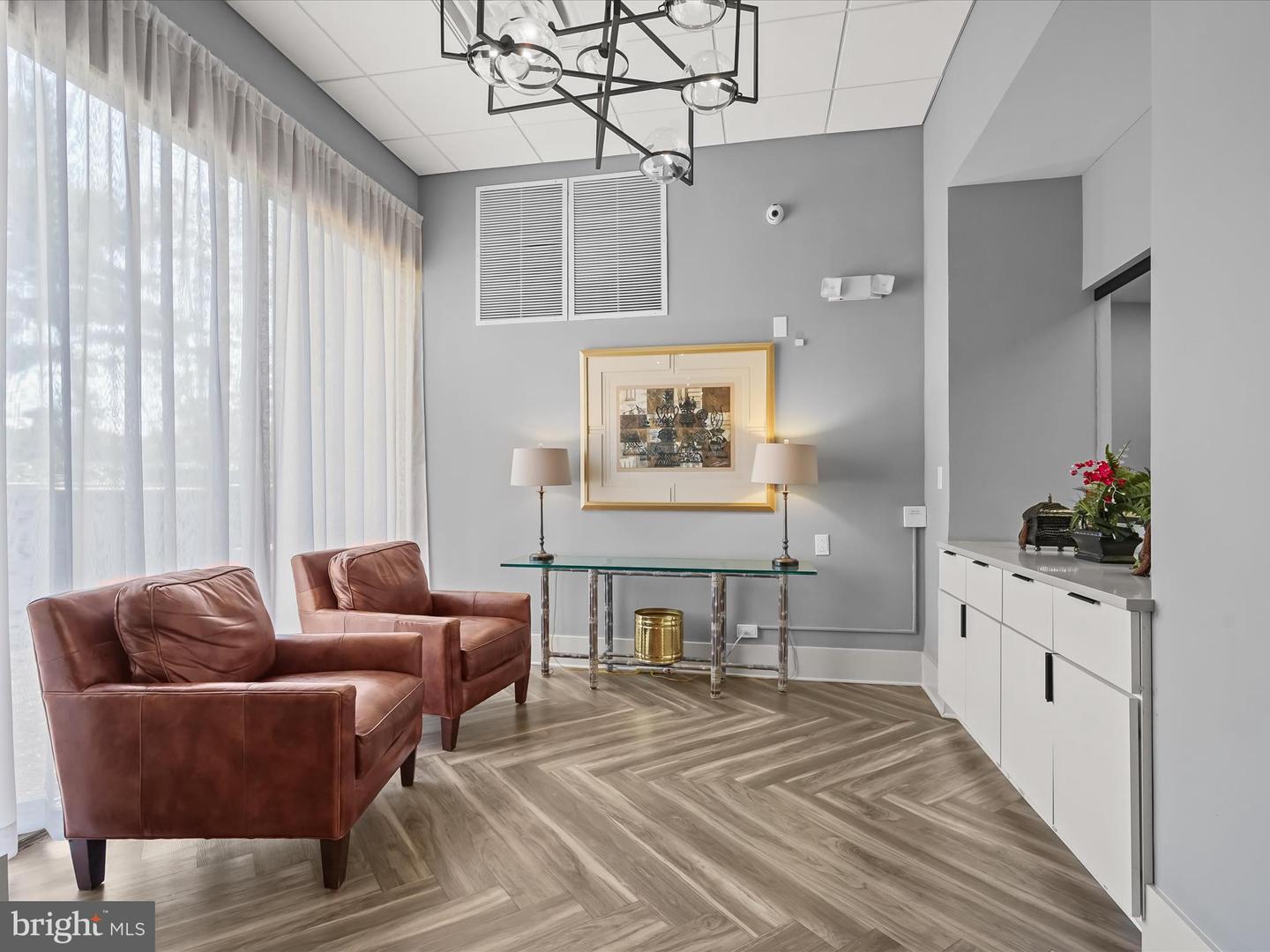 5300 HOLMES RUN PKWY #402, ALEXANDRIA, Virginia 22304, 2 Bedrooms Bedrooms, ,2 BathroomsBathrooms,Residential,For sale,5300 HOLMES RUN PKWY #402,VAAX2050616 MLS # VAAX2050616