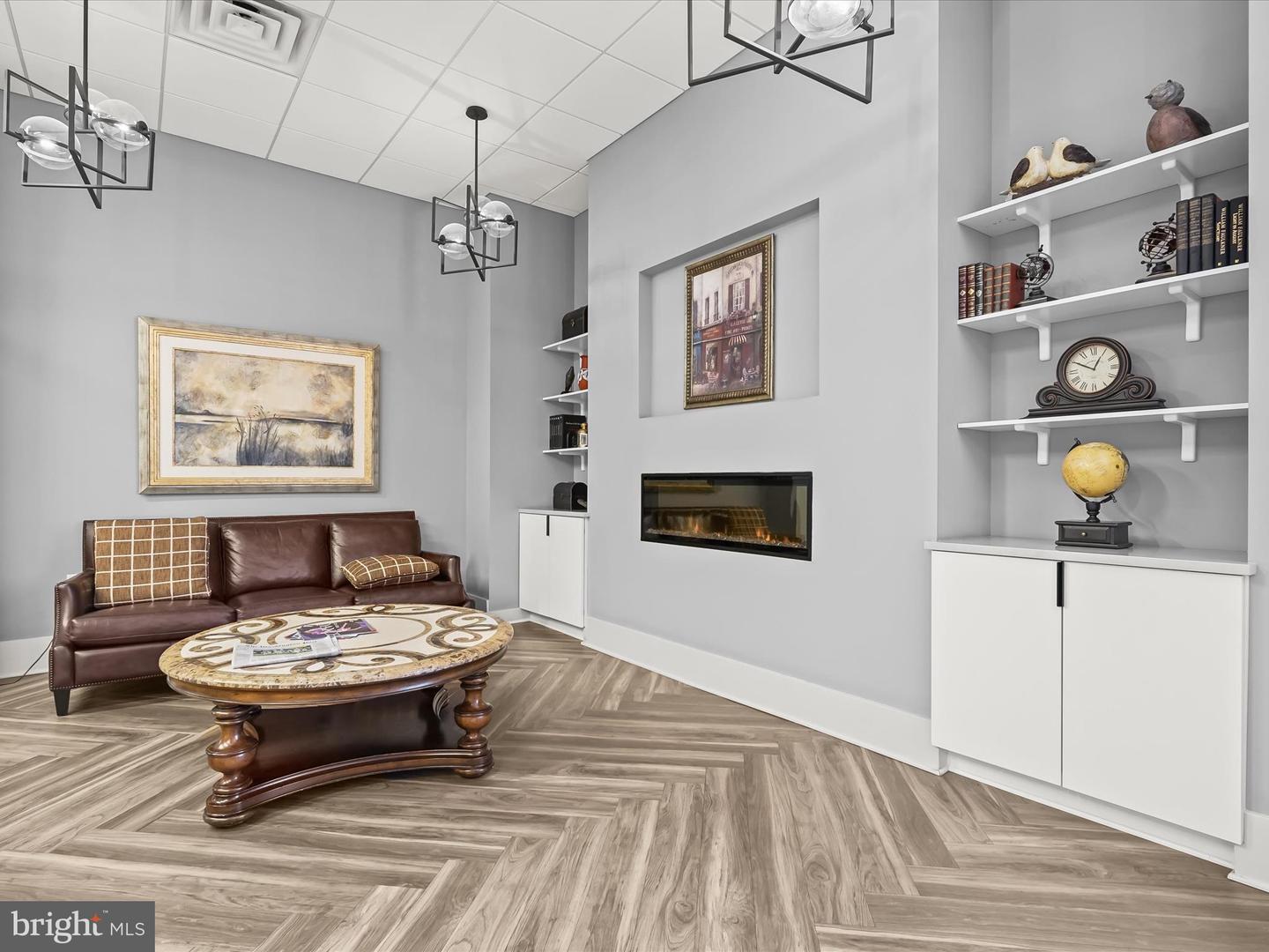 5300 HOLMES RUN PKWY #402, ALEXANDRIA, Virginia 22304, 2 Bedrooms Bedrooms, ,2 BathroomsBathrooms,Residential,For sale,5300 HOLMES RUN PKWY #402,VAAX2050616 MLS # VAAX2050616