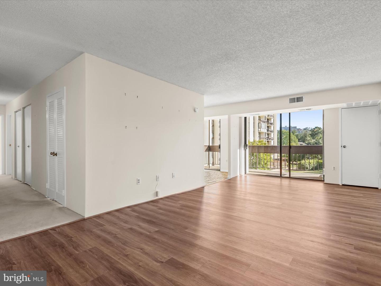 5300 HOLMES RUN PKWY #402, ALEXANDRIA, Virginia 22304, 2 Bedrooms Bedrooms, ,2 BathroomsBathrooms,Residential,For sale,5300 HOLMES RUN PKWY #402,VAAX2050616 MLS # VAAX2050616