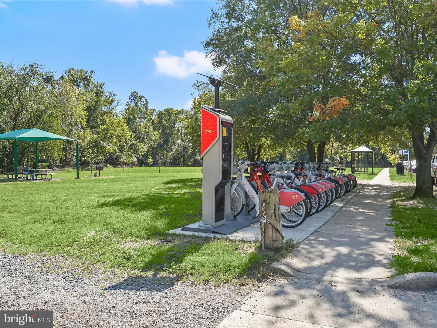 5300 HOLMES RUN PKWY #402, ALEXANDRIA, Virginia 22304, 2 Bedrooms Bedrooms, ,2 BathroomsBathrooms,Residential,For sale,5300 HOLMES RUN PKWY #402,VAAX2050616 MLS # VAAX2050616