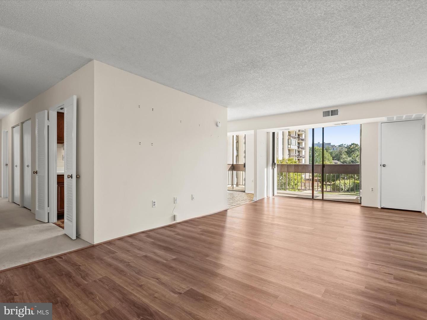 5300 HOLMES RUN PKWY #402, ALEXANDRIA, Virginia 22304, 2 Bedrooms Bedrooms, ,2 BathroomsBathrooms,Residential,For sale,5300 HOLMES RUN PKWY #402,VAAX2050616 MLS # VAAX2050616