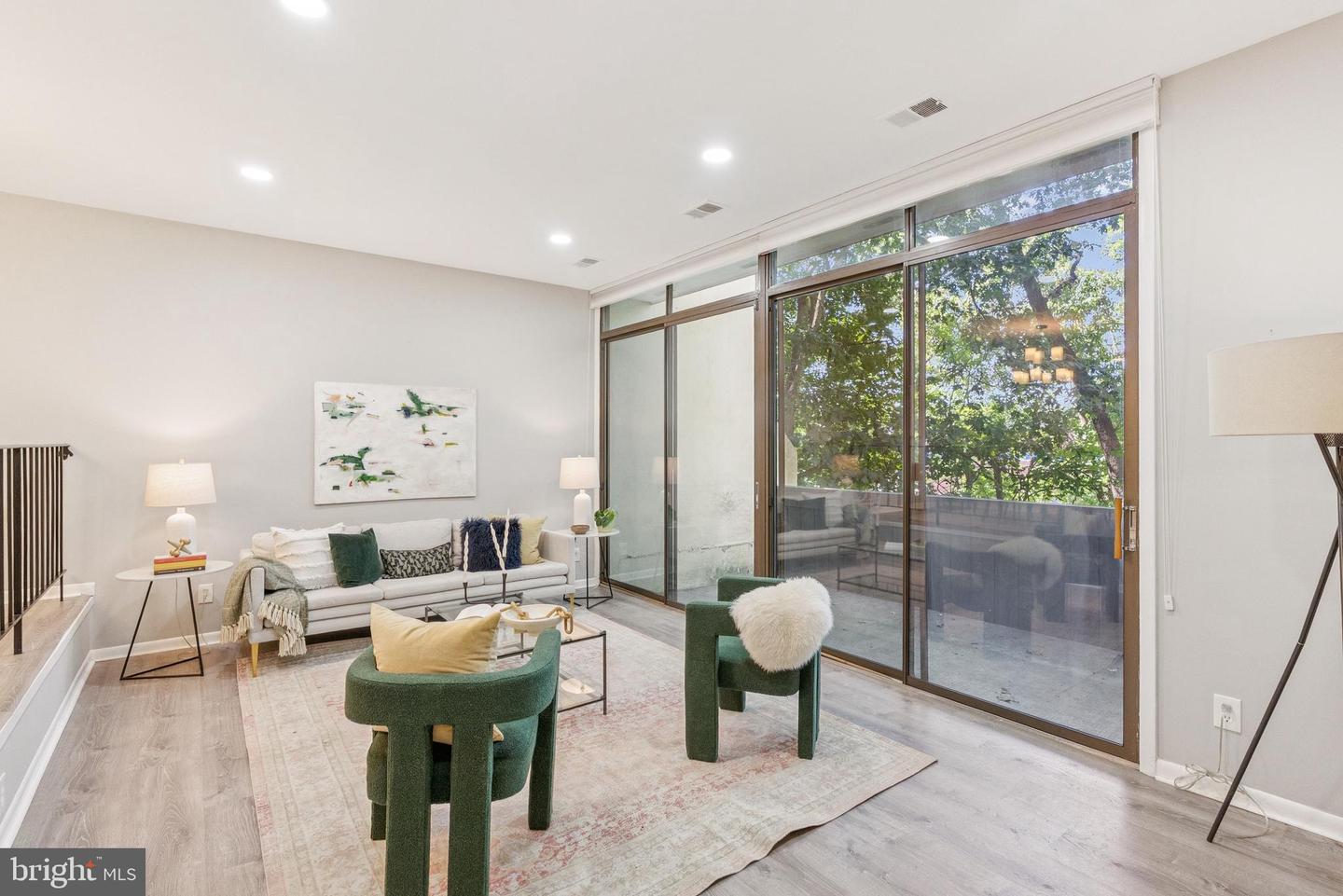 2246 S RANDOLPH ST #1, ARLINGTON, Virginia 22204, 2 Bedrooms Bedrooms, ,2 BathroomsBathrooms,Residential,For sale,2246 S RANDOLPH ST #1,VAAR2064660 MLS # VAAR2064660