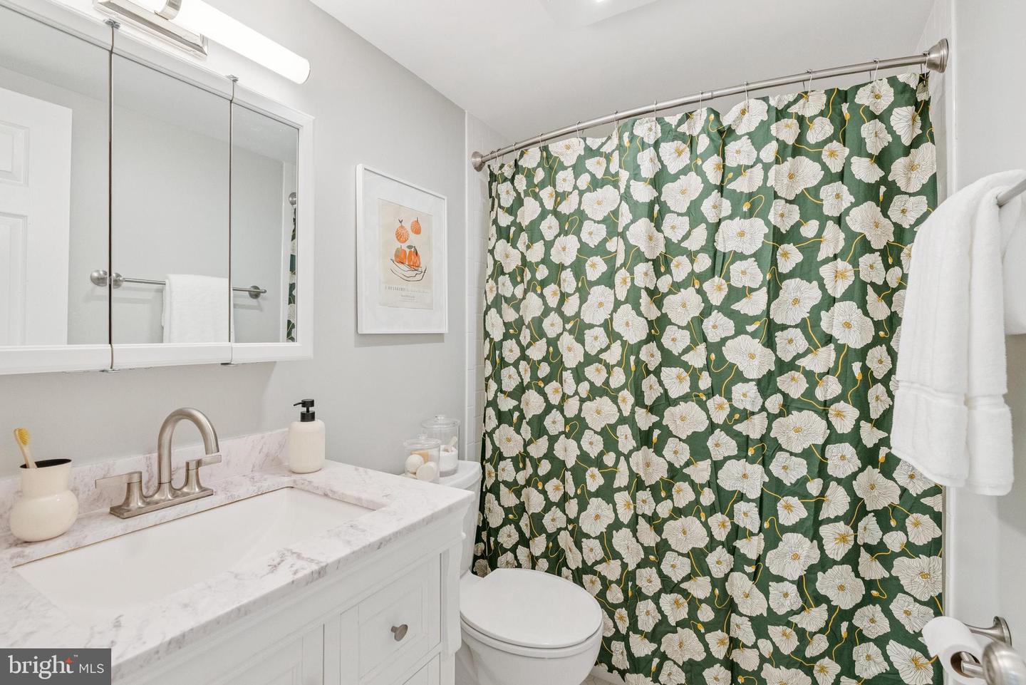 2246 S RANDOLPH ST #1, ARLINGTON, Virginia 22204, 2 Bedrooms Bedrooms, ,2 BathroomsBathrooms,Residential,For sale,2246 S RANDOLPH ST #1,VAAR2064660 MLS # VAAR2064660