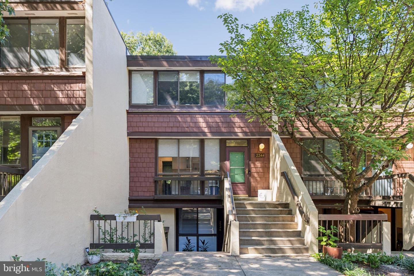 2246 S RANDOLPH ST #1, ARLINGTON, Virginia 22204, 2 Bedrooms Bedrooms, ,2 BathroomsBathrooms,Residential,For sale,2246 S RANDOLPH ST #1,VAAR2064660 MLS # VAAR2064660