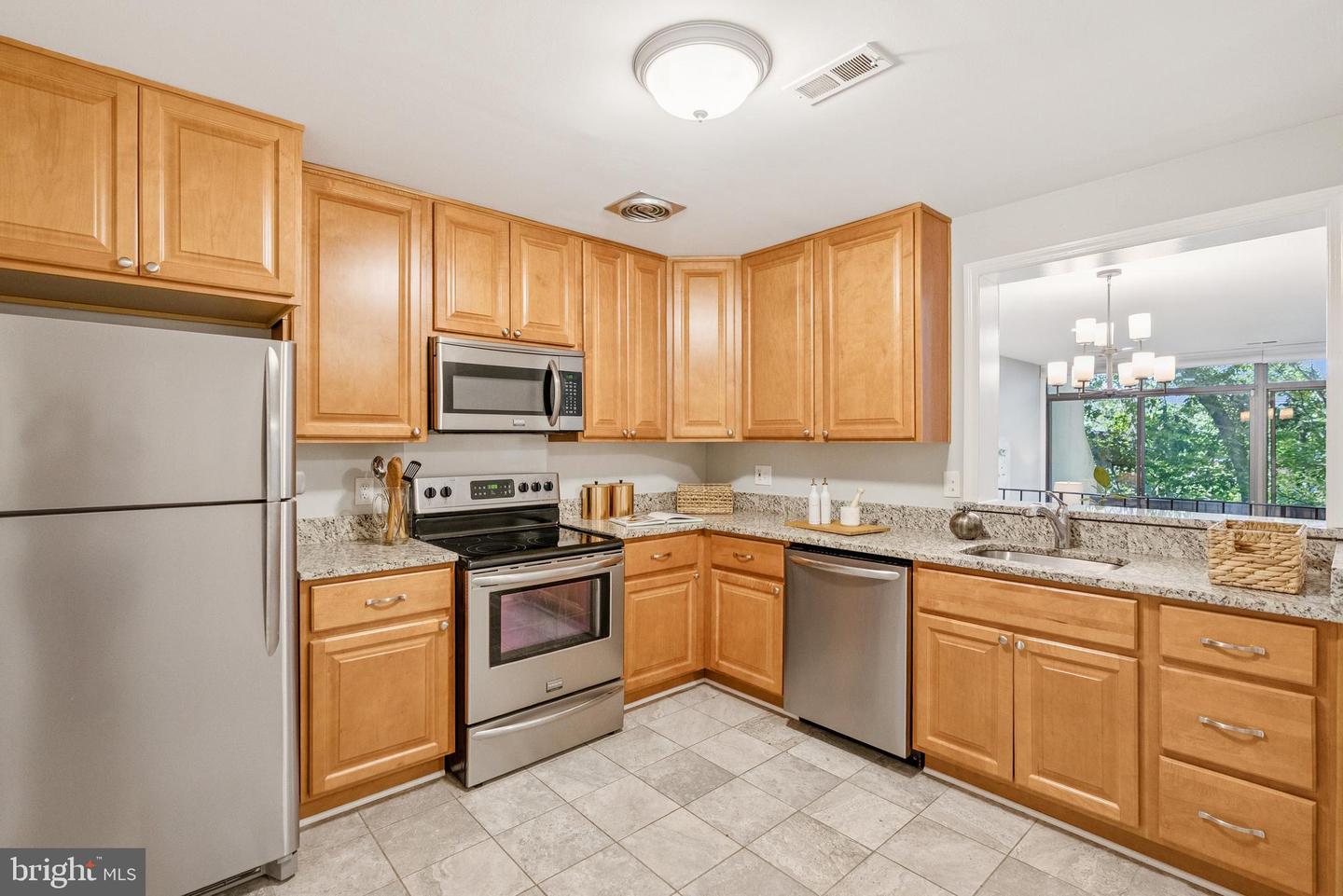 2246 S RANDOLPH ST #1, ARLINGTON, Virginia 22204, 2 Bedrooms Bedrooms, ,2 BathroomsBathrooms,Residential,For sale,2246 S RANDOLPH ST #1,VAAR2064660 MLS # VAAR2064660