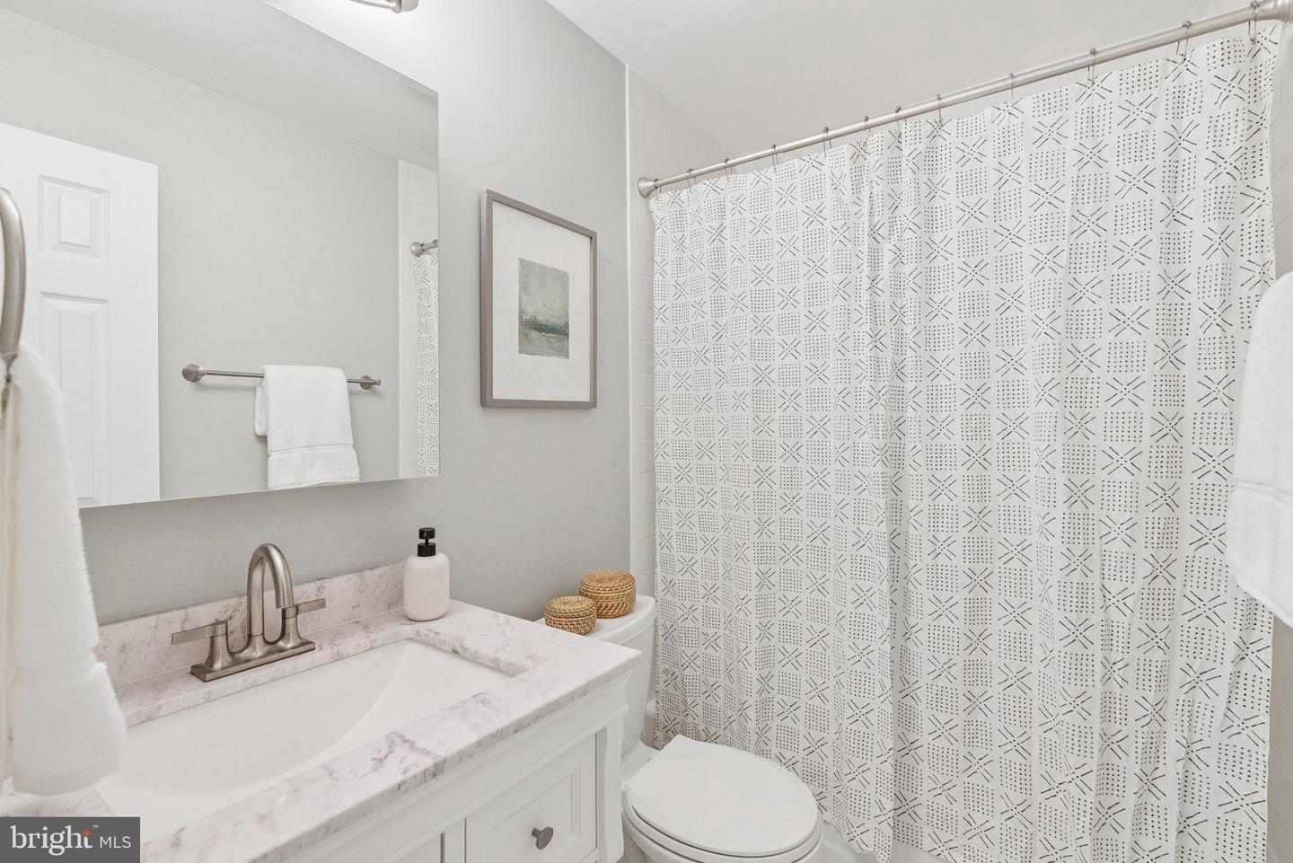 2246 S RANDOLPH ST #1, ARLINGTON, Virginia 22204, 2 Bedrooms Bedrooms, ,2 BathroomsBathrooms,Residential,For sale,2246 S RANDOLPH ST #1,VAAR2064660 MLS # VAAR2064660