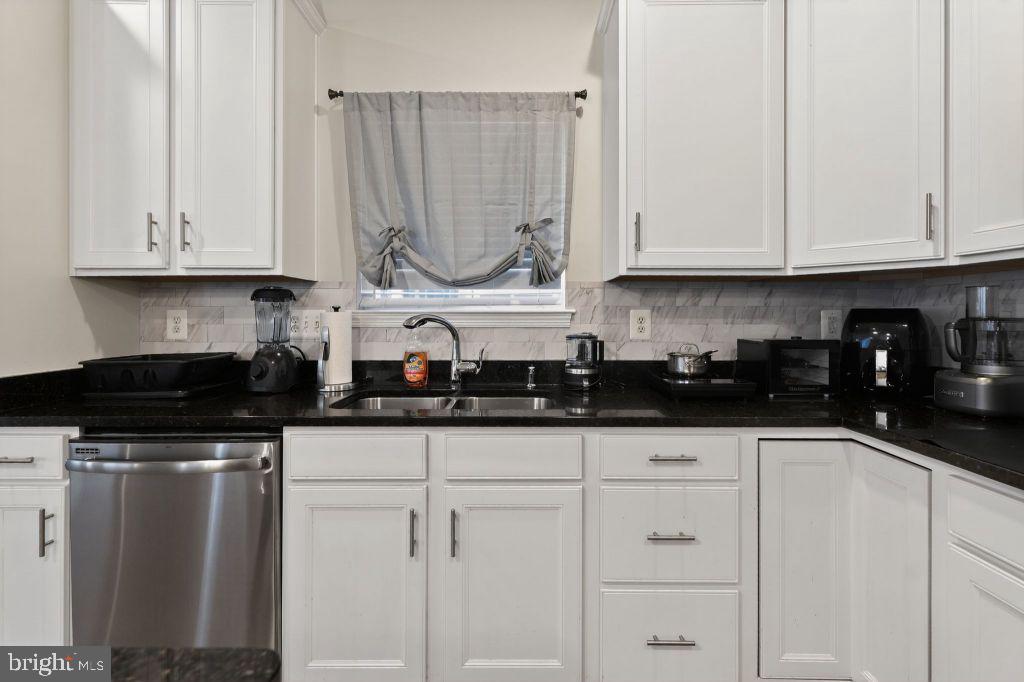 3573 EAGLE RIDGE DR, WOODBRIDGE, Virginia 22191, 5 Bedrooms Bedrooms, ,3 BathroomsBathrooms,Residential,For sale,3573 EAGLE RIDGE DR,VAPW2105560 MLS # VAPW2105560