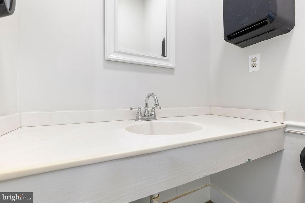 838 BOWLING GREEN RD, FRONT ROYAL, Virginia 22630, ,3 BathroomsBathrooms,Farm,For sale,838 BOWLING GREEN RD,VAWR2012526 MLS # VAWR2012526