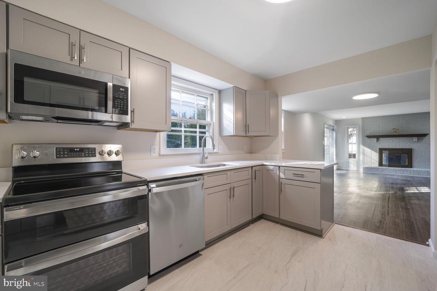 13802 POPLAR TREE RD, CHANTILLY, Virginia 20151, 5 Bedrooms Bedrooms, 9 Rooms Rooms,3 BathroomsBathrooms,Residential,For sale,13802 POPLAR TREE RD,VAFX2254794 MLS # VAFX2254794