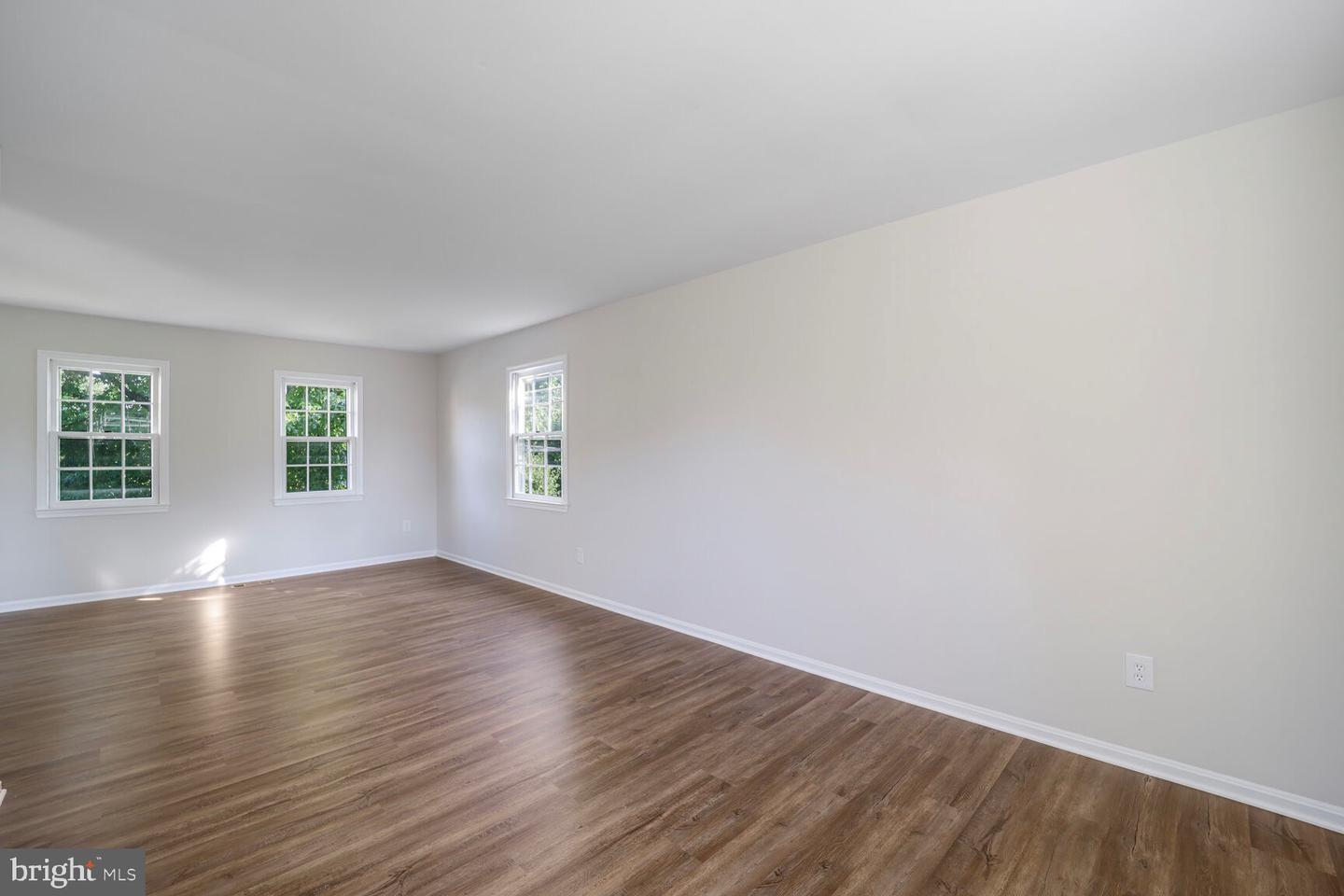 13802 POPLAR TREE RD, CHANTILLY, Virginia 20151, 5 Bedrooms Bedrooms, 9 Rooms Rooms,3 BathroomsBathrooms,Residential,For sale,13802 POPLAR TREE RD,VAFX2254794 MLS # VAFX2254794