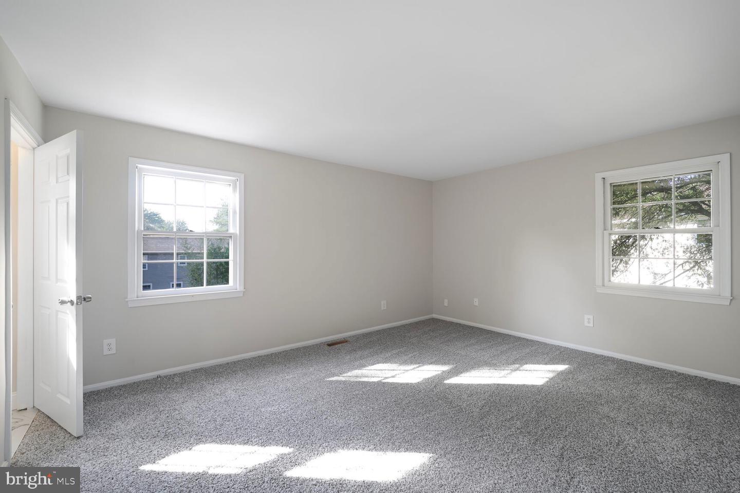 13802 POPLAR TREE RD, CHANTILLY, Virginia 20151, 5 Bedrooms Bedrooms, 9 Rooms Rooms,3 BathroomsBathrooms,Residential,For sale,13802 POPLAR TREE RD,VAFX2254794 MLS # VAFX2254794