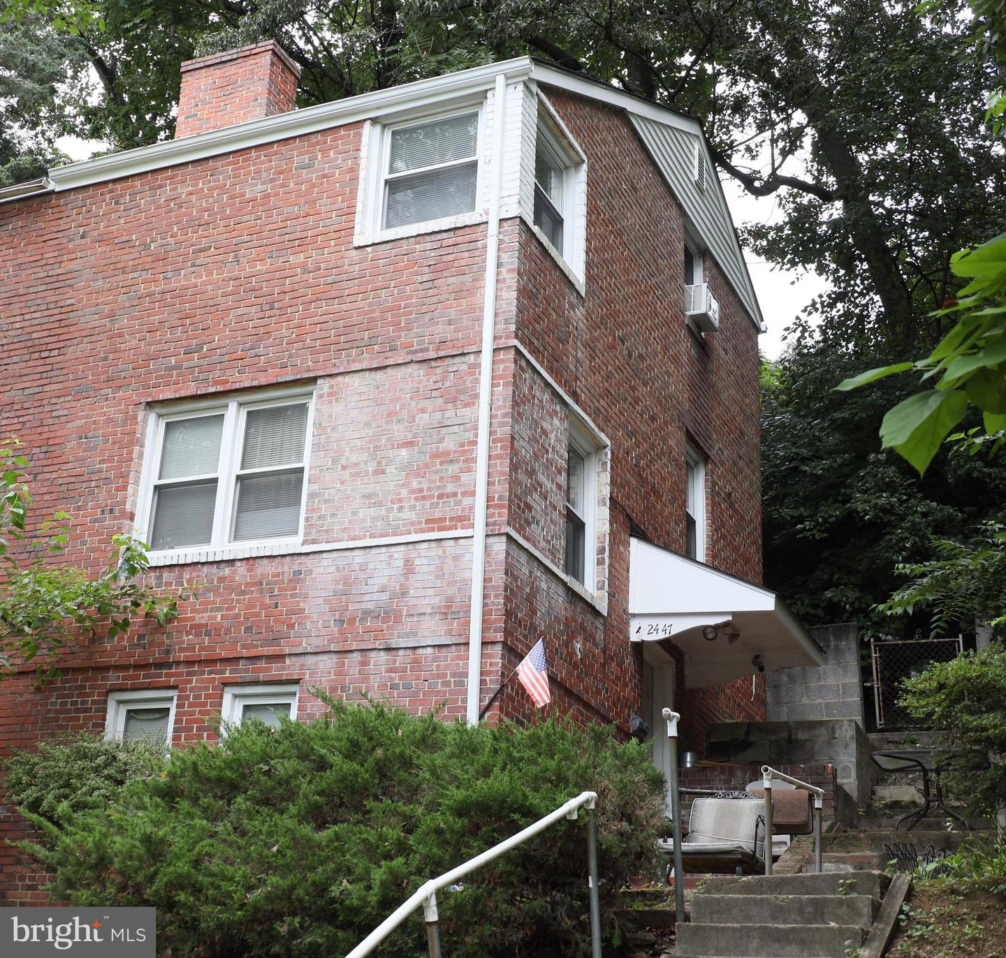 2447 S OXFORD ST, ARLINGTON, Virginia 22206, 2 Bedrooms Bedrooms, ,1 BathroomBathrooms,Residential,For sale,2447 S OXFORD ST,VAAR2061664 MLS # VAAR2061664