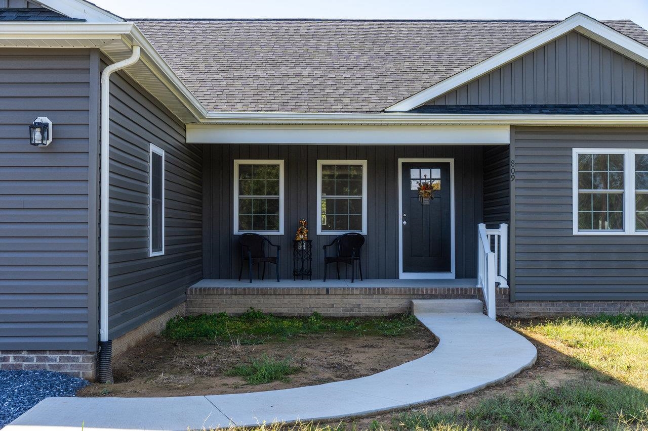 809 6TH ST, GROTTOES, Virginia 24441, 3 Bedrooms Bedrooms, ,2 BathroomsBathrooms,Residential,809 6TH ST,669774 MLS # 669774
