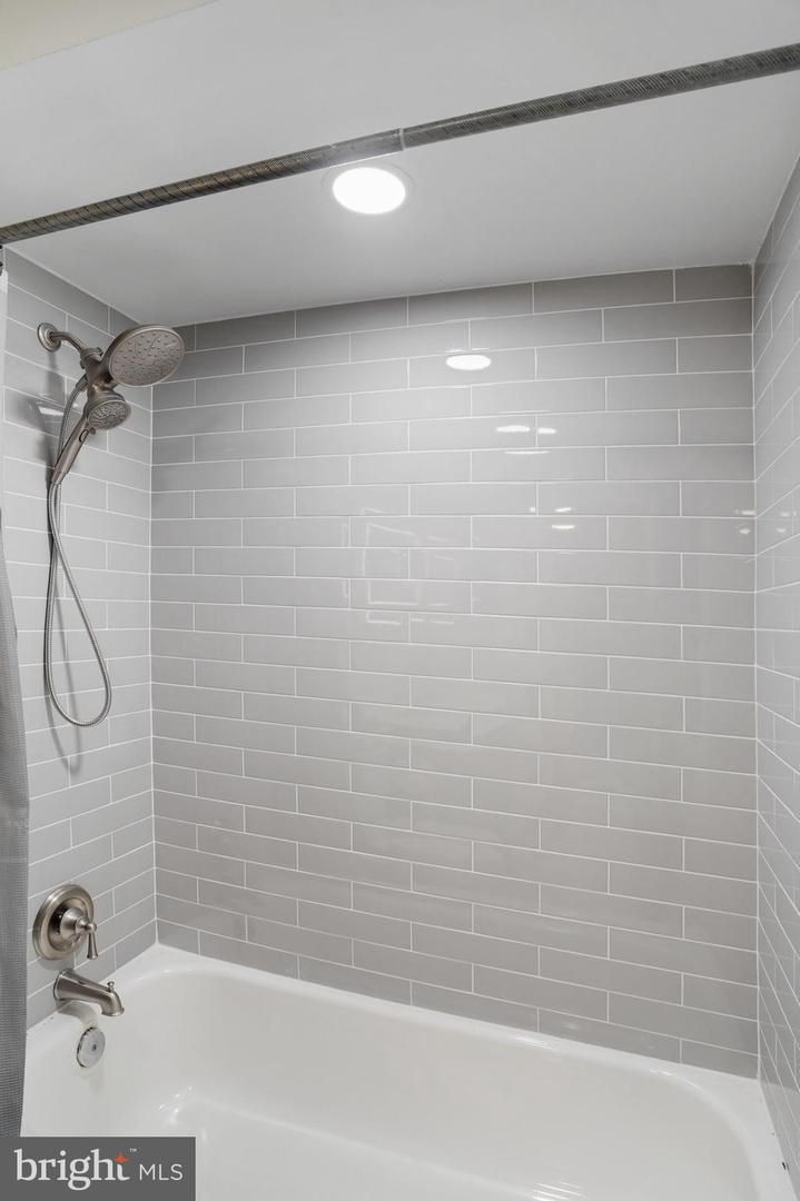 5925 MINUTEMEN RD #248, SPRINGFIELD, Virginia 22152, 2 Bedrooms Bedrooms, ,1 BathroomBathrooms,Residential,For sale,5925 MINUTEMEN RD #248,VAFX2266082 MLS # VAFX2266082