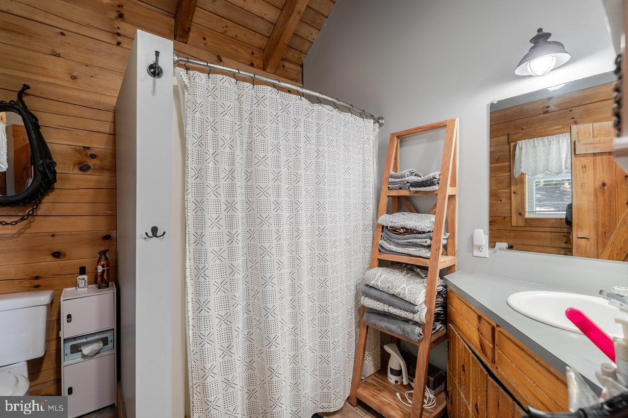 12012 HOLLAR SCHOOL RD, LINVILLE, Virginia 22834, 3 Bedrooms Bedrooms, ,2 BathroomsBathrooms,Residential,For sale,12012 HOLLAR SCHOOL RD,VARO2002570 MLS # VARO2002570
